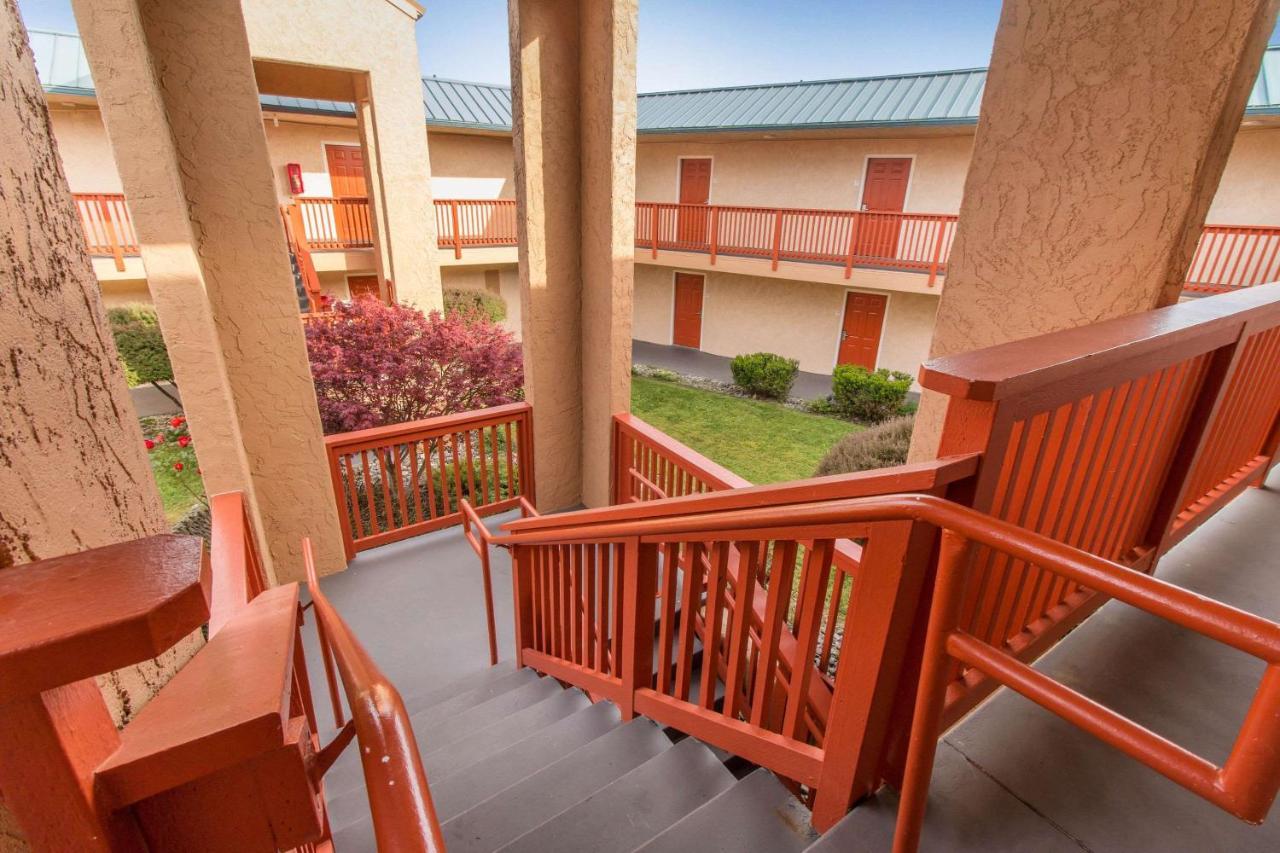 Quality & Crescent Redwood Coast Hotel 2*
