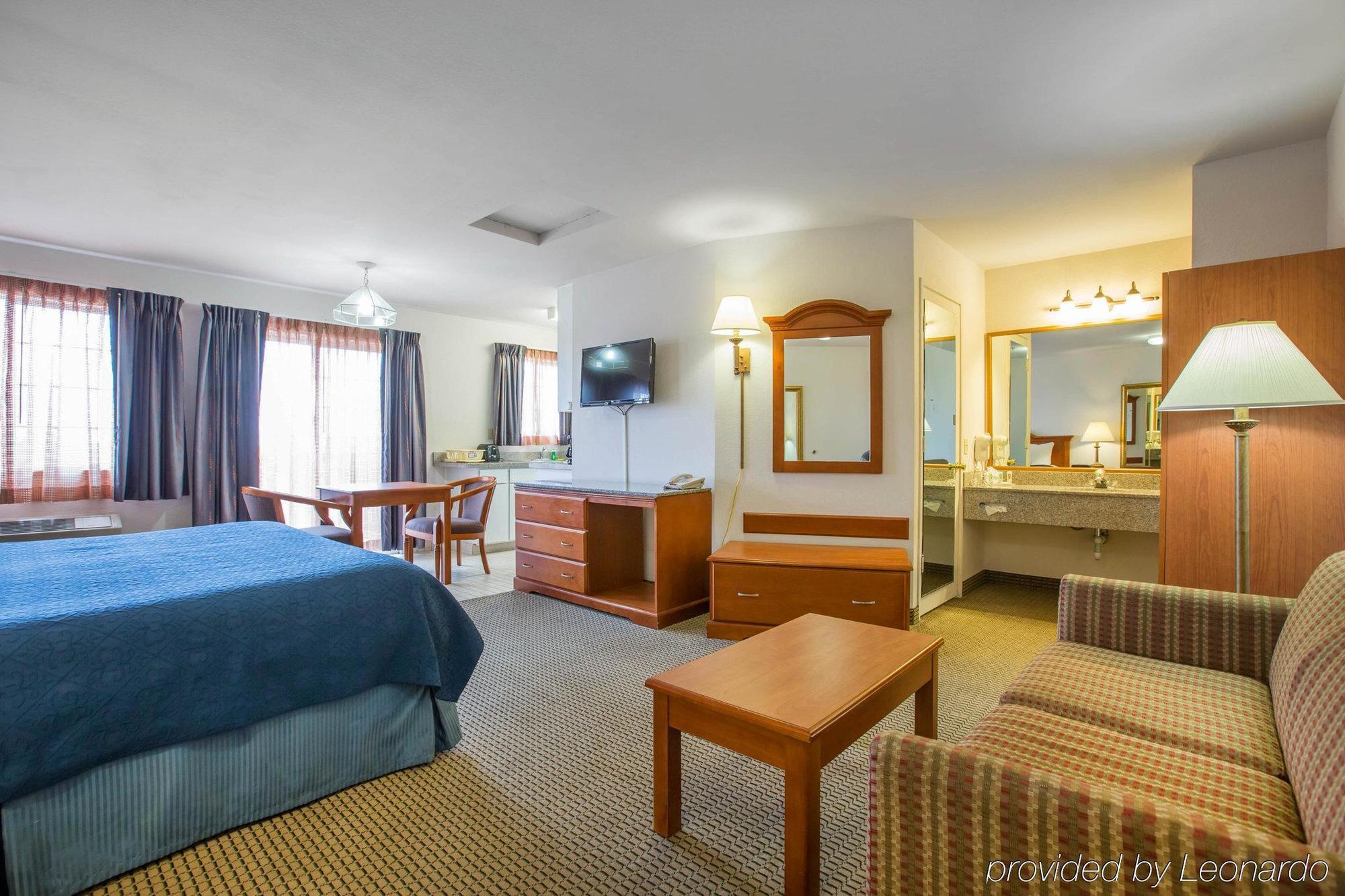 Quality & Crescent Redwood Coast 2*