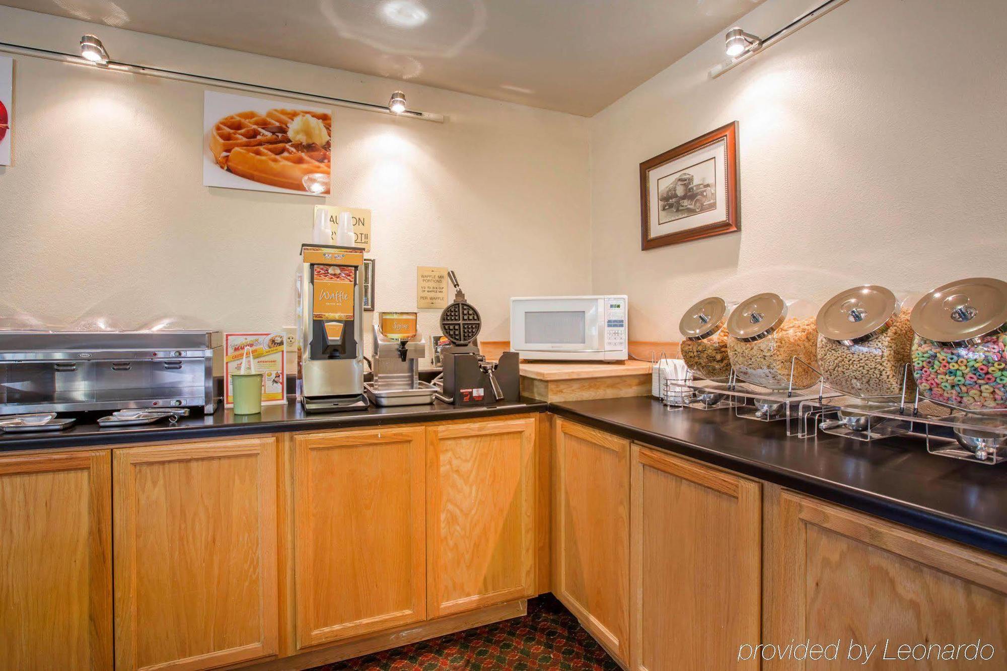 Hotel Quality & Crescent Redwood Coast Crescent City